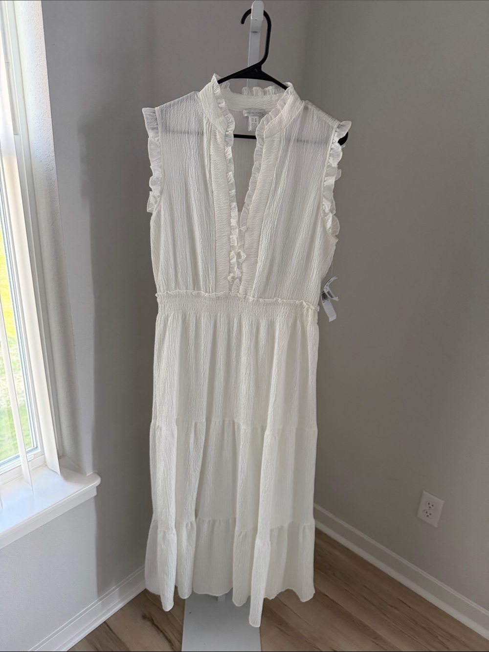 London Times White Ruffled Sleeveless Maxi Dress
